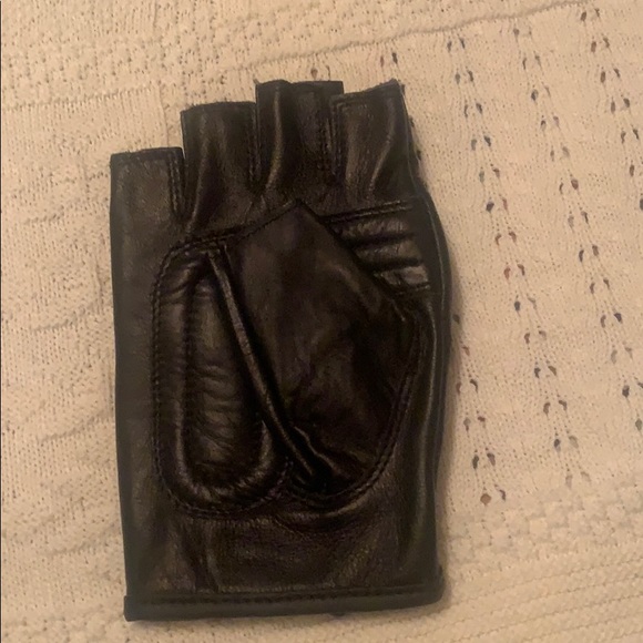 Black Genuine Leather Fingerless Knuckle Gloves for Bike & Weight Lifting - Picture 5 of 7